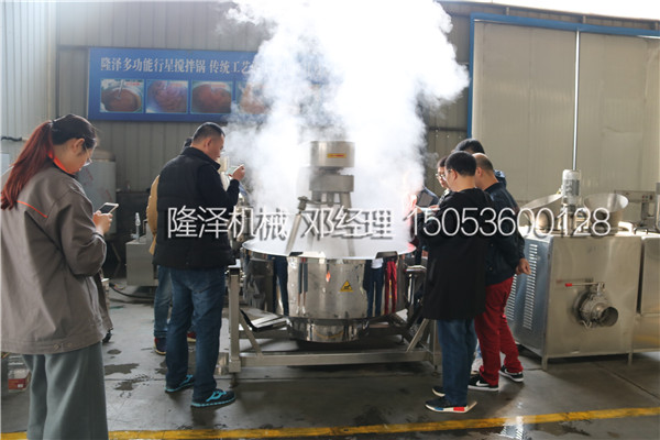 丹东张经理一行来厂考察大型炒菜机