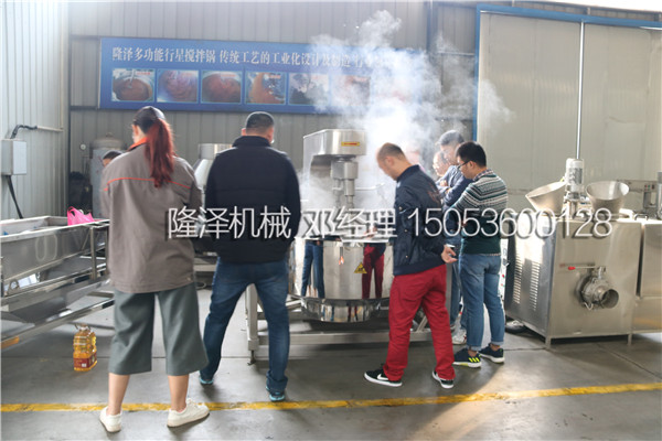 丹东张经理一行来厂考察大型炒菜机